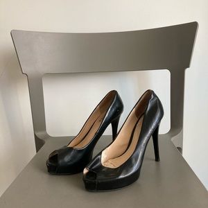 GUESS Black Leather Platform Pumps
